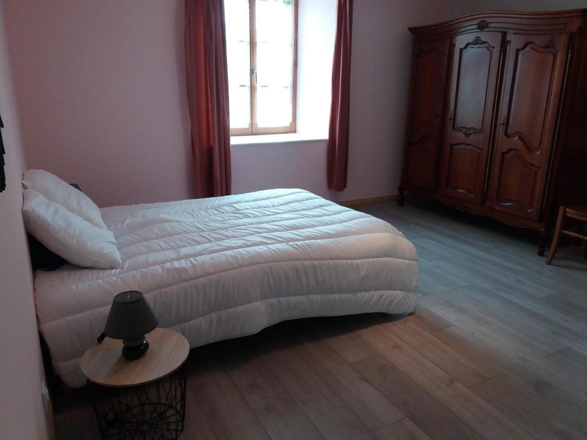 Appartement Meuble Agreable Au Coeur Du Massif Du Jura Malpas Exterior foto